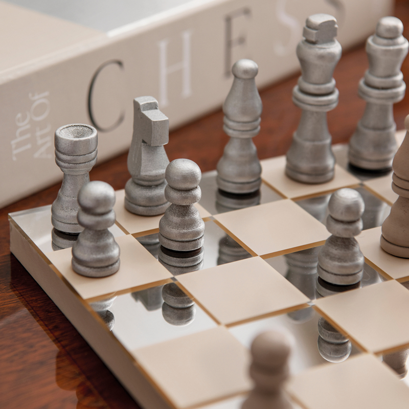 Schach mit Holzfiguren | MERSOR