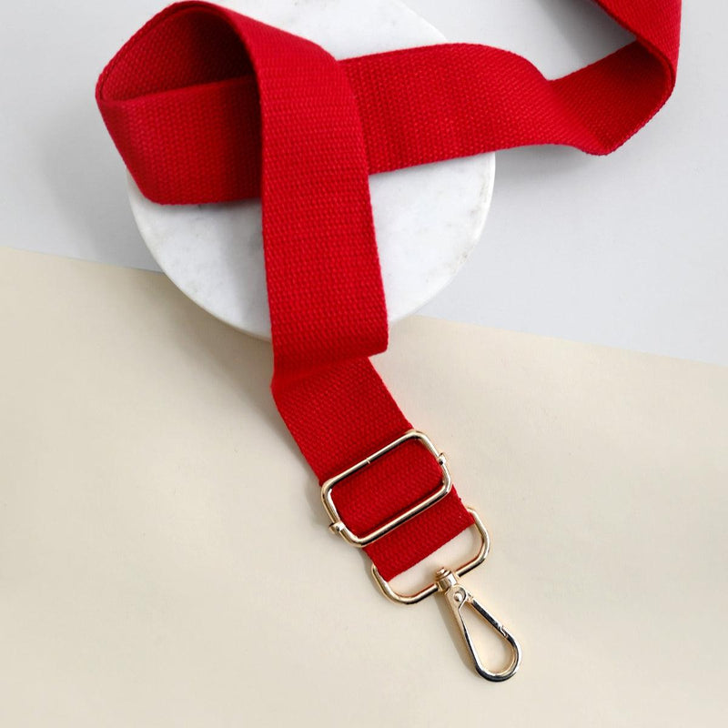 Statement Tragetasche mit rotem Tragegurt von AMABEA